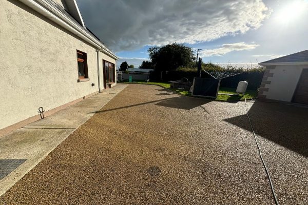 Laying a tar and chip driveway in Mountmellick